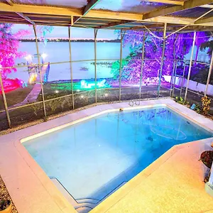 Spacious Lakefront House With Pool, Hottub, & Boating Holiday home Orlando